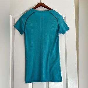 Lululemon Swiftly Tech Short Sleeve Tee tags removed. Slim fit, hip length. Teal